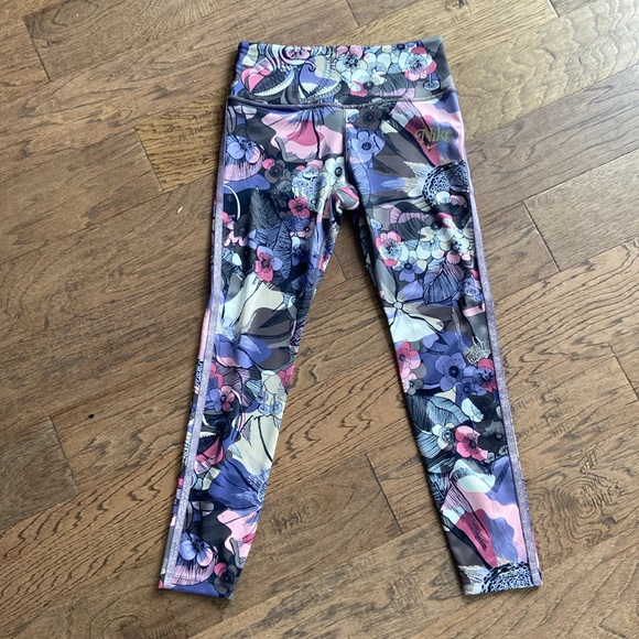 Nike Leggings - Picture 1 of 5